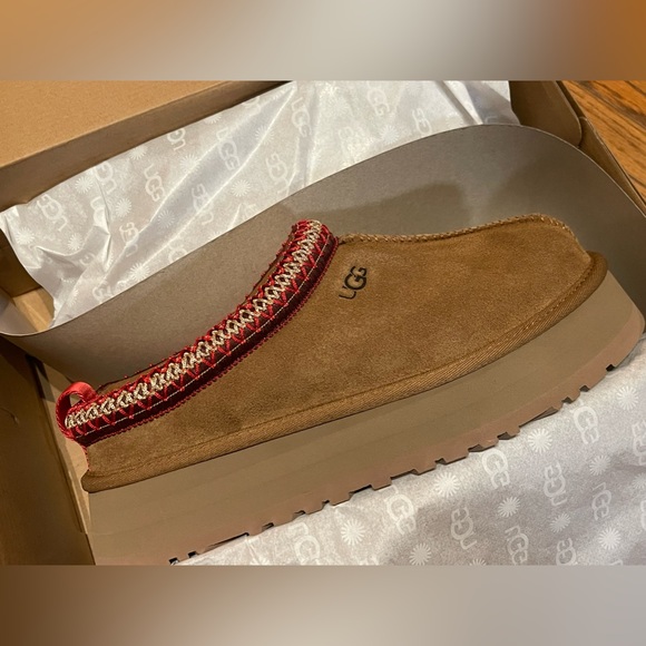 *SOLD* UGGs Tazz (size 8) in Chestnut - Picture 3 of 6